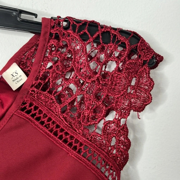 Francesca’s Burgundy Lace Sleeve Tie Back Dress NWT - Picture 5 of 7